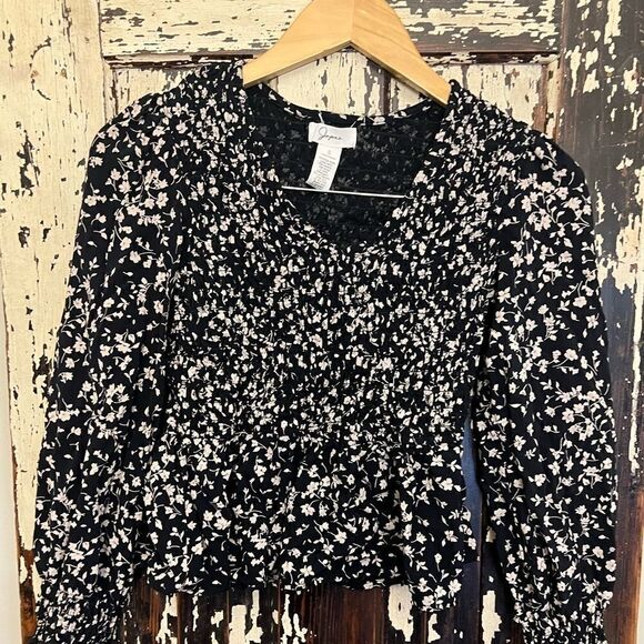 EUC Black & White floral Boho top Size S. - Picture 1 of 6